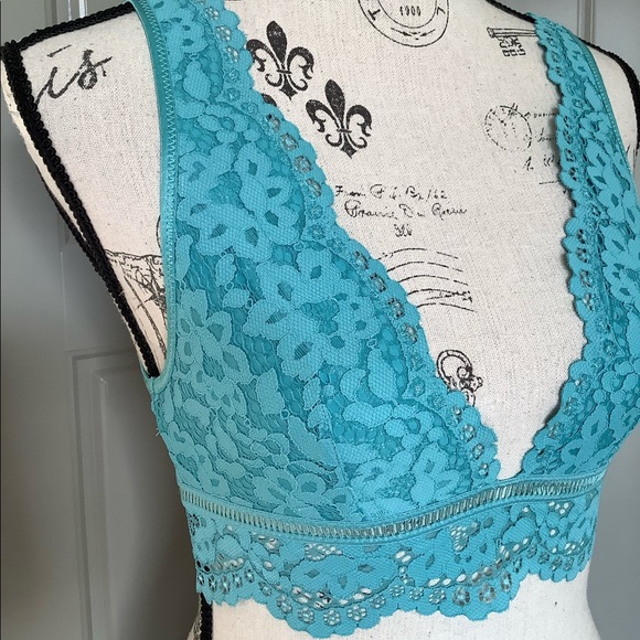 🌈 Victoria’s Secret Lace Bralette 🌈 - Picture 3 of 7